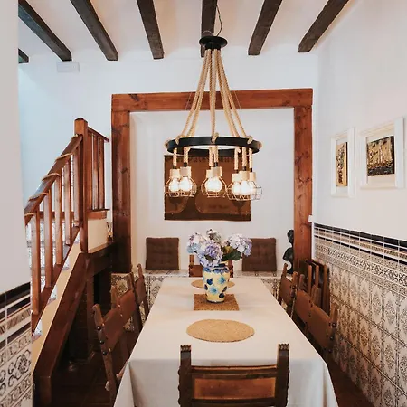 Casa De La Cueva *